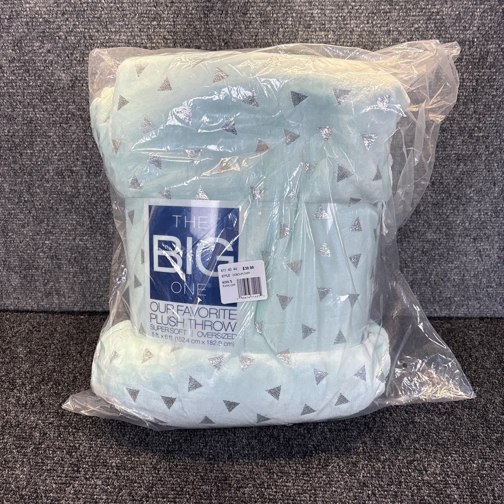 The Big One~Oversized/Super Soft Plush Throw~5ft X 6ft~Teal w/Silver Triangles